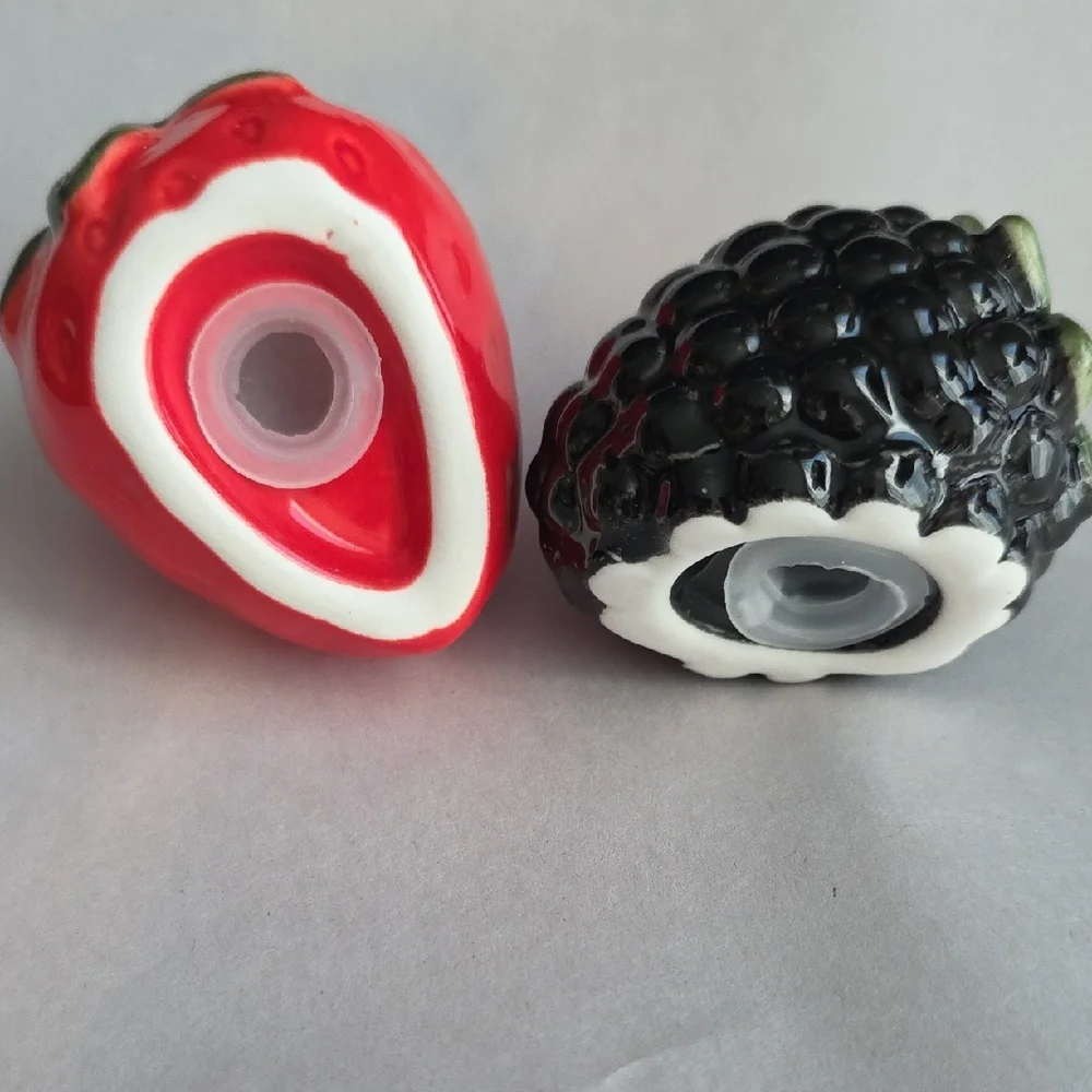 Strawberry & Blackberry Mini Salt and Pepper Shaker Set NWOT
